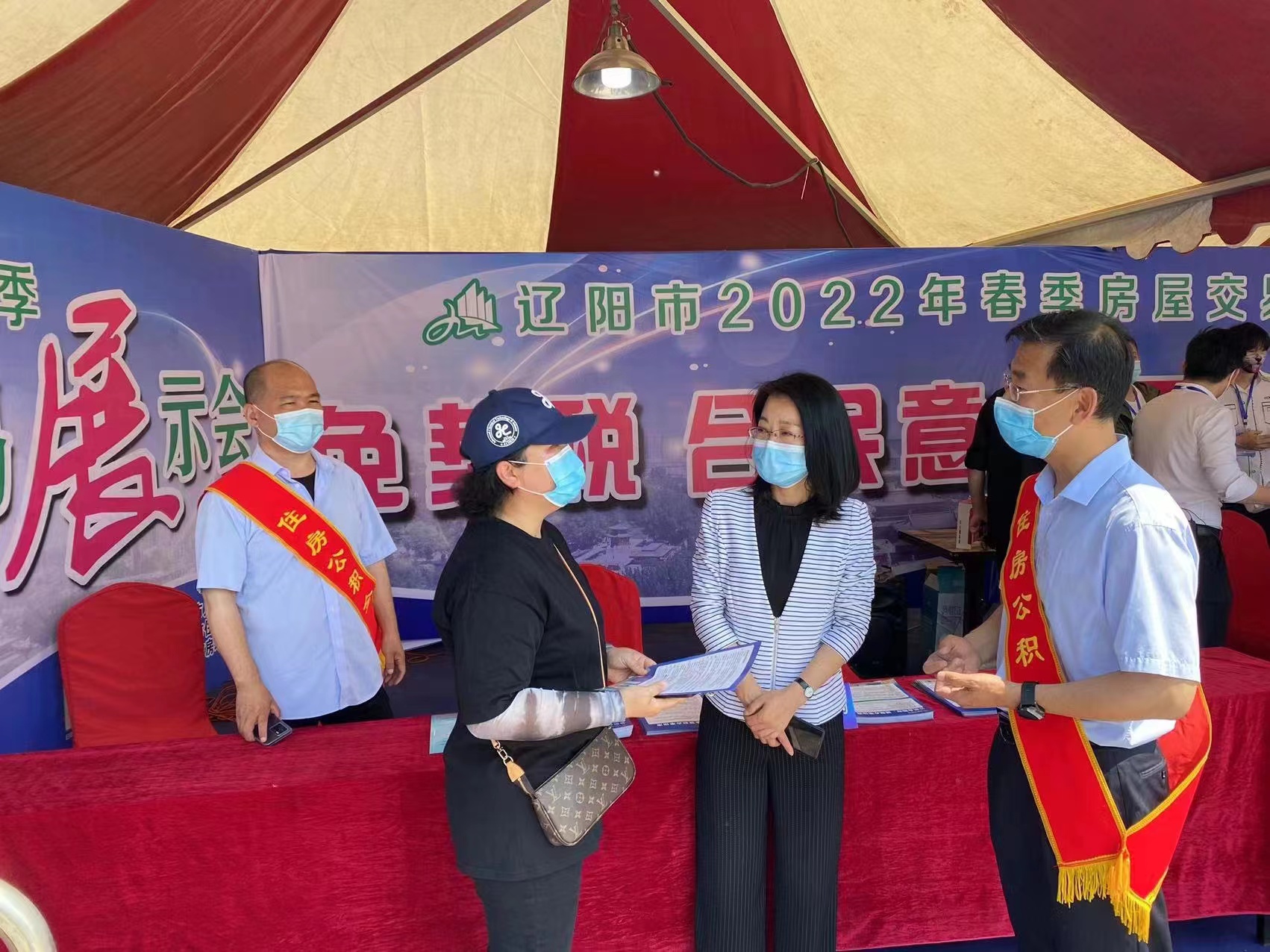 公积金政策宣传走进房交会 服务惠民暖人心